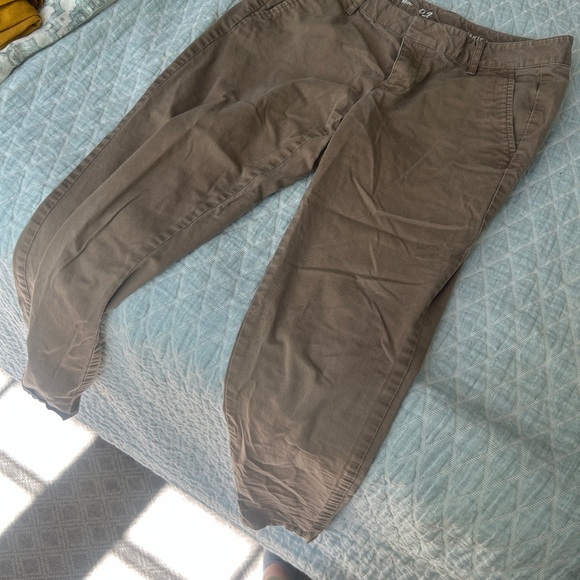 Gap Women’s Khakis - Picture 4 of 5